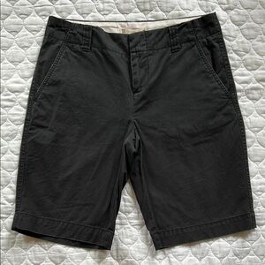 Classic GAP women’s black Bermuda shorts Size 6